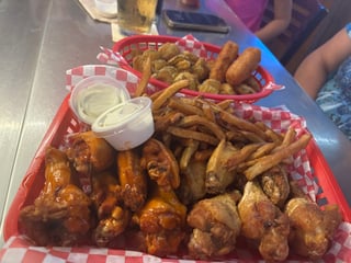 Crispy chicken wings with fries and dipping sauce